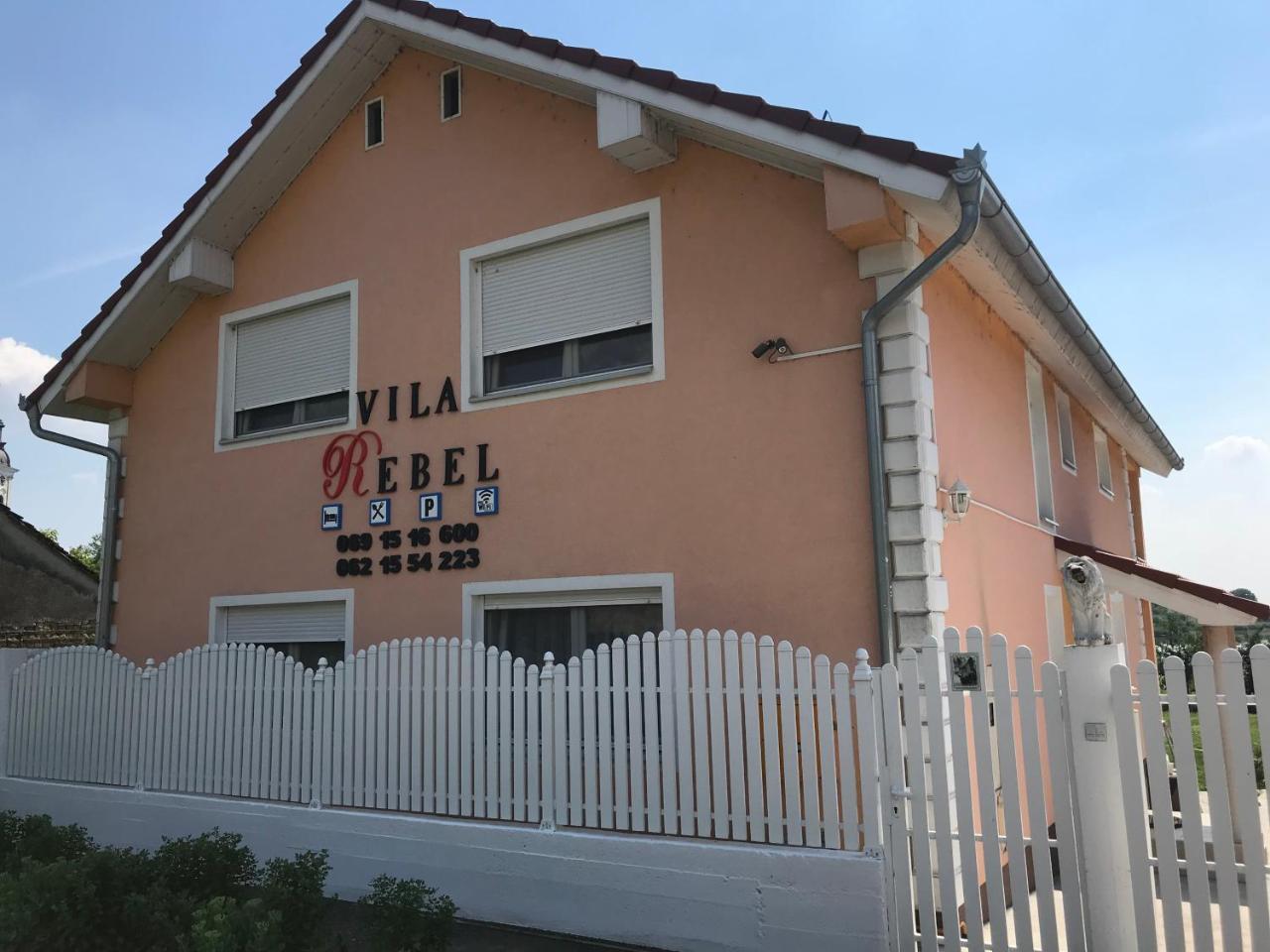 Guesthouse Rebel Deliblato Ngoại thất bức ảnh
